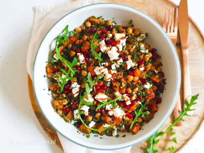 recept salade met boerenkool bataat en feta @bettyskitchen.nl