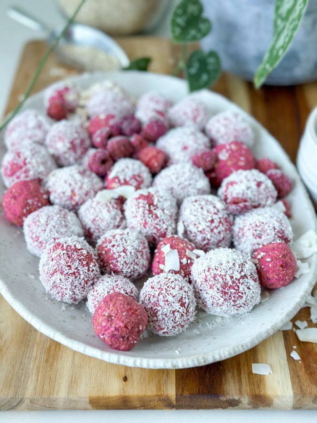 recept frambozen-kokos bliss balls © bettyskitchen.nl