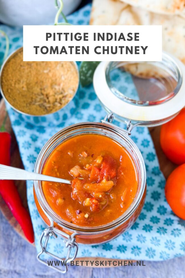 zelf pittige indiase tomaten chutney maken bijgerecht met tomaten, tamarinde, komijn en uien