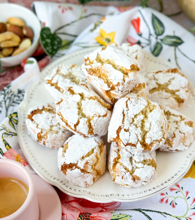 recept italiaanse amaretti koekjes maken © bettyskitchen.nl