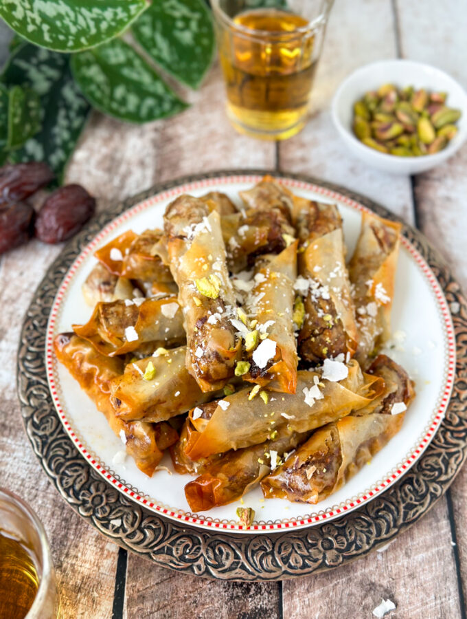 recept zoete Zoete Sıgara böreği met dadel banaan en pistachenoten © bettyskitchen.nl