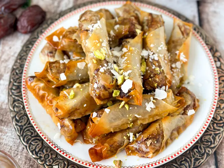 recept zoete Zoete Sıgara böreği met dadel banaan en pistachenoten © bettyskitchen.nl