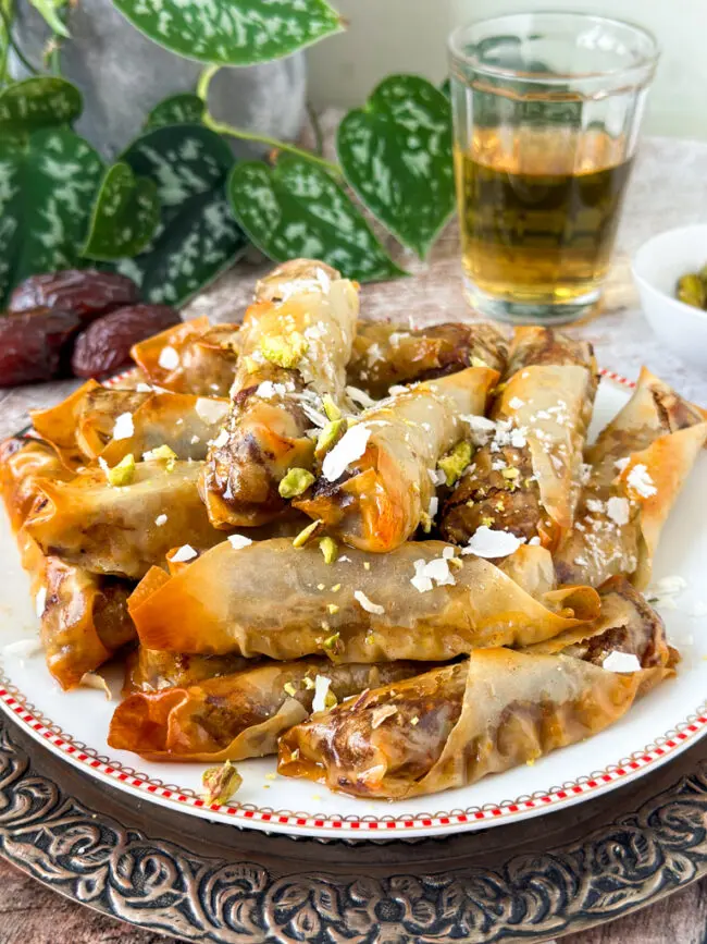 recept zoete Zoete Sıgara böreği met dadel banaan en pistachenoten © bettyskitchen.nl