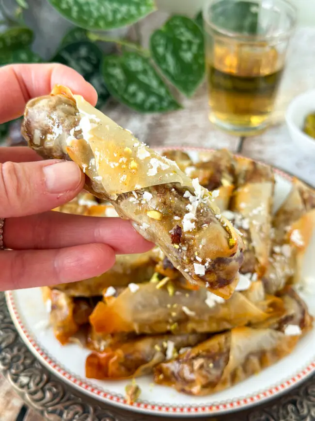 recept zoete Zoete Sıgara böreği met dadel banaan en pistachenoten © bettyskitchen.nl