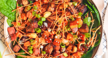 Aziatische salade met tofu en zoete aardappel