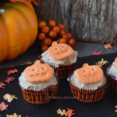 Halloween pompoen cupcakes recept bettys kitchen