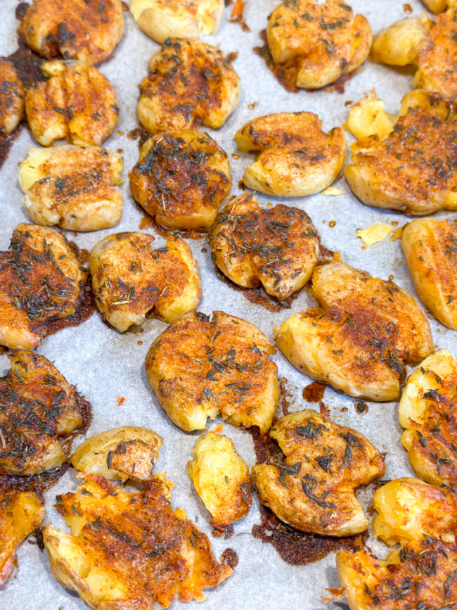recept voor gebakken smashed potatoes uit de oven - krokante geprakte krieltjes maken