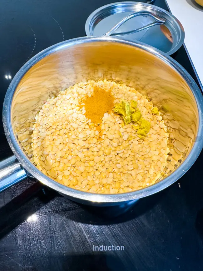 roti met vulling van spliterwten maken dahl © bettyskitchen.nl