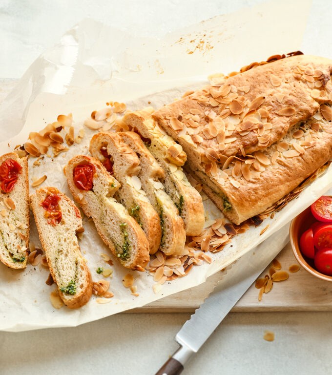 recept hartige paasstol met tomaten en pesto