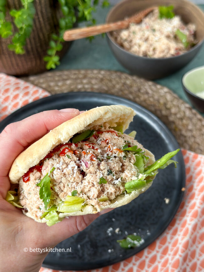 recept pita met mas uini tonijn kokos salade vis op brood © bettyskitchen.nl