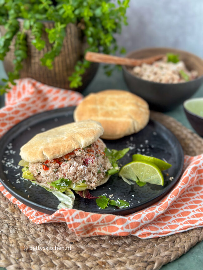 recept pita met mas uini tonijn kokos salade vis op brood © bettyskitchen.nl