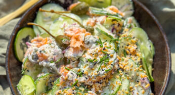 Komkommer Salade met Gerookte Zalm en Roomkaas