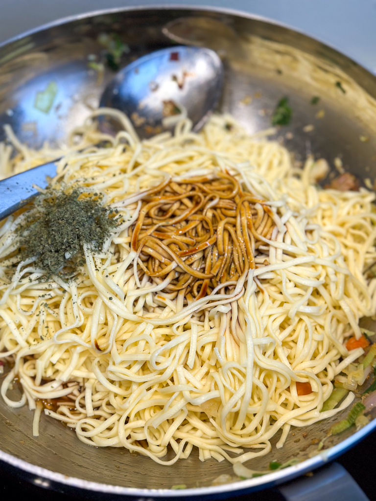 Indonesische Bami Goreng (gebakken noedels groen) | Basisrecept