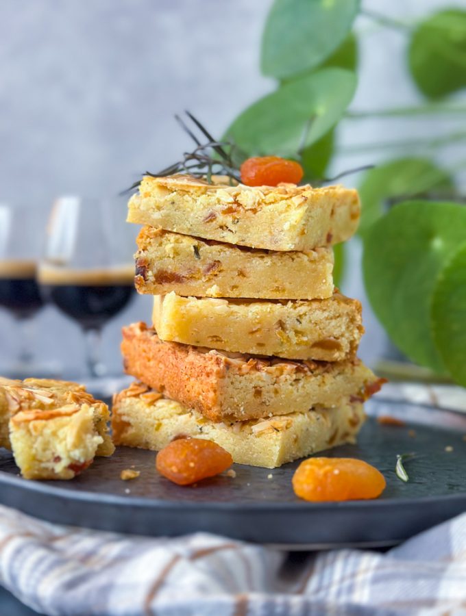 recept boterkoek met rozemarijn en abrikozen © bettyskitchen.nl