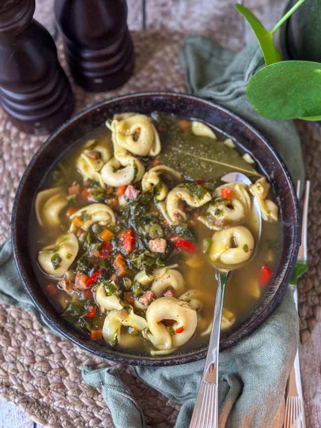 recept heldere minestroe met tortellini en spek blokjes © bettyskitchen.nl