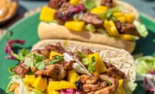 recept caribisch broodje met kip en mango © bettyskitchen.nl