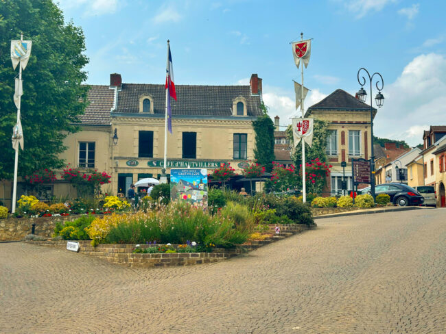 pleintje hautvillers dorpje in Champagne Frankrijk © bettyskitchen.nl