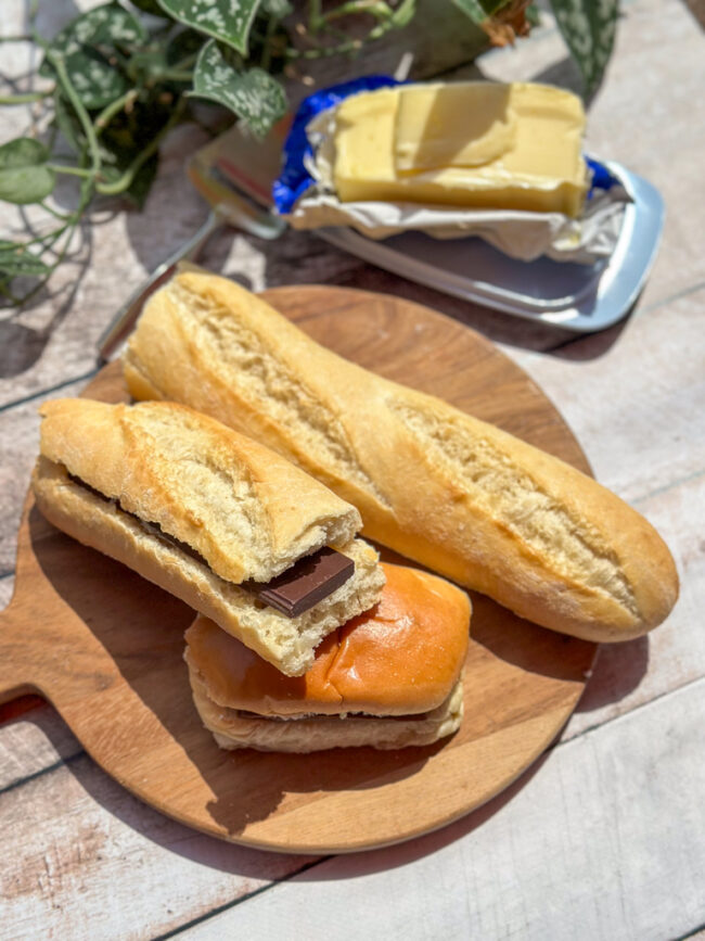 Stokbrood met chocolade en boter (Le Goûter)
