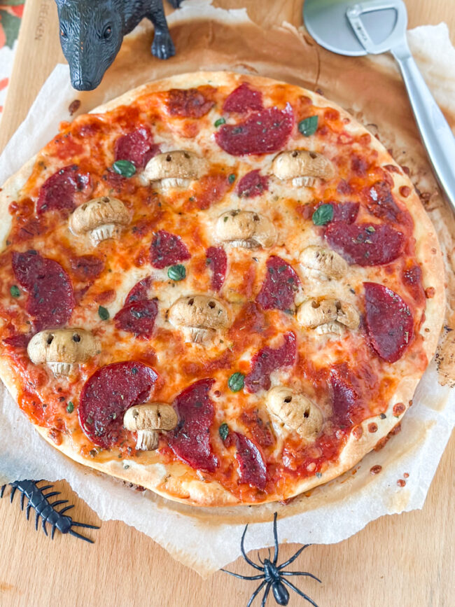 recept halloween pizza met skelet hoofden © bettyskitchen.nl