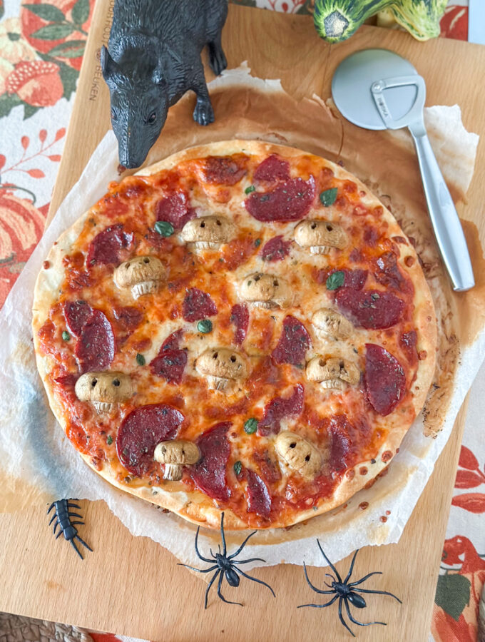 recept halloween pizza met skelet hoofden © bettyskitchen.nl