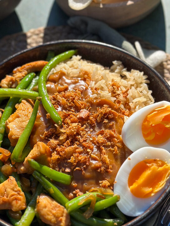 recept kip met boontjes en pindasaus © bettyskitchen.nl