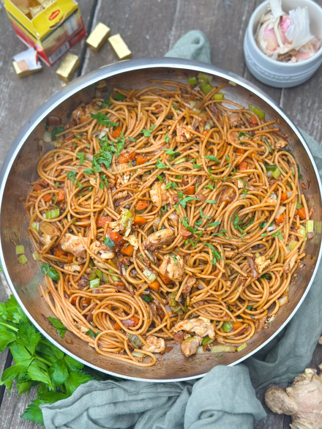recept surinaamse bami met kip © bettyskitchen.nl