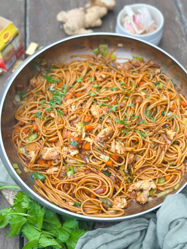 recept surinaamse bami met kip © bettyskitchen.nl