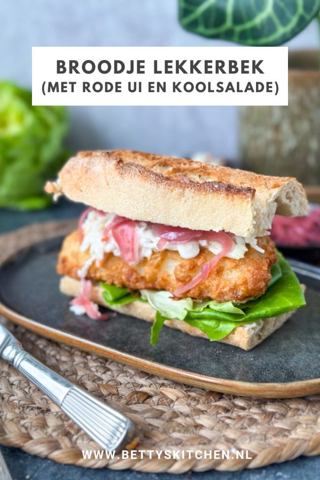 broodje lekkerbek met rode ui en koolsalade © bettyskitchen.nl
